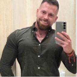 Entrenamiento personalizado , dietas individualizadas y seguimiento mensual. El plan es que se adapte a ti , no tu al plan.